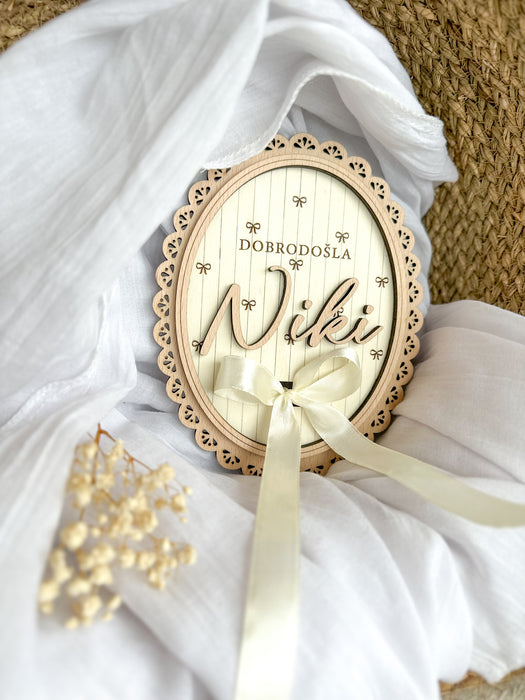 Oznanitvena kartica s 3D imenom in pentljo