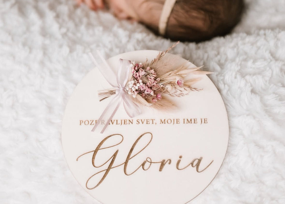 Oznanitvena kartica pozdravljen svet s šopkom