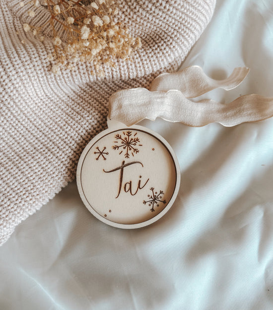 Leseni okrasek - snežinka