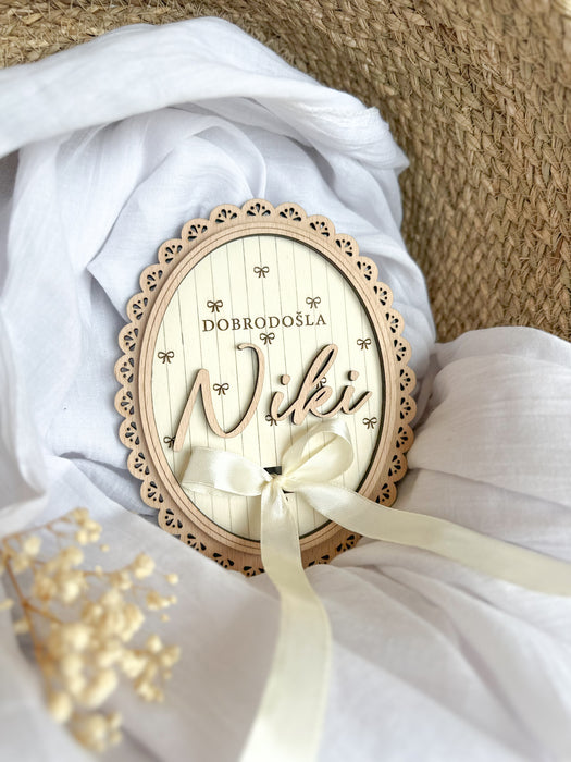 Oznanitvena kartica s 3D imenom in pentljo