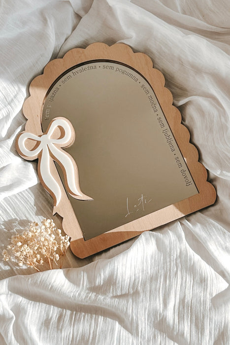 Personalizirano ogledalo z afirmacijami za deklice