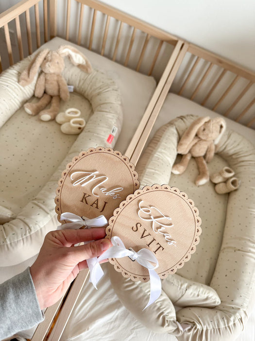 Oznanitvena kartica s pentljo