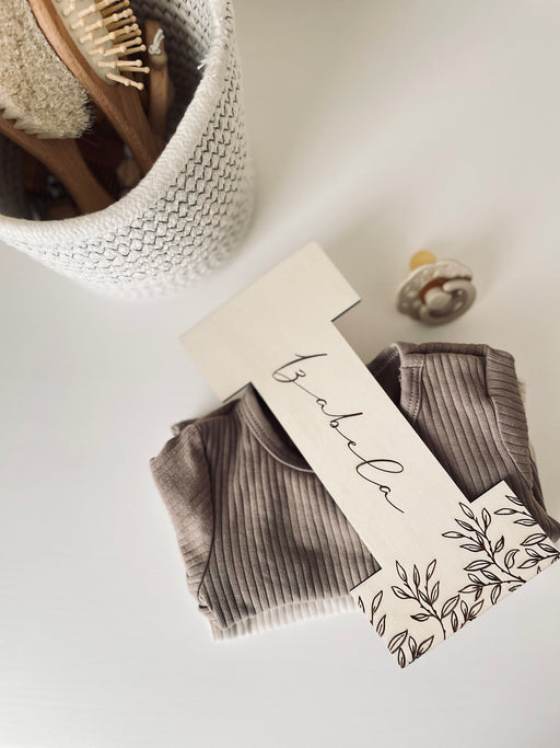 Dekorativna črka I z imenom